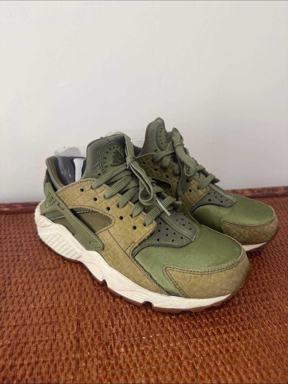 Nike Women’s Palm Green Air Huaraches